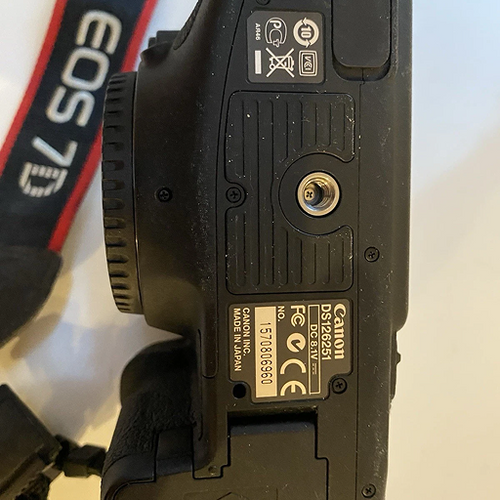 Canon EOS 7D Camera Body DS126251 with strap and LC-E6 charger